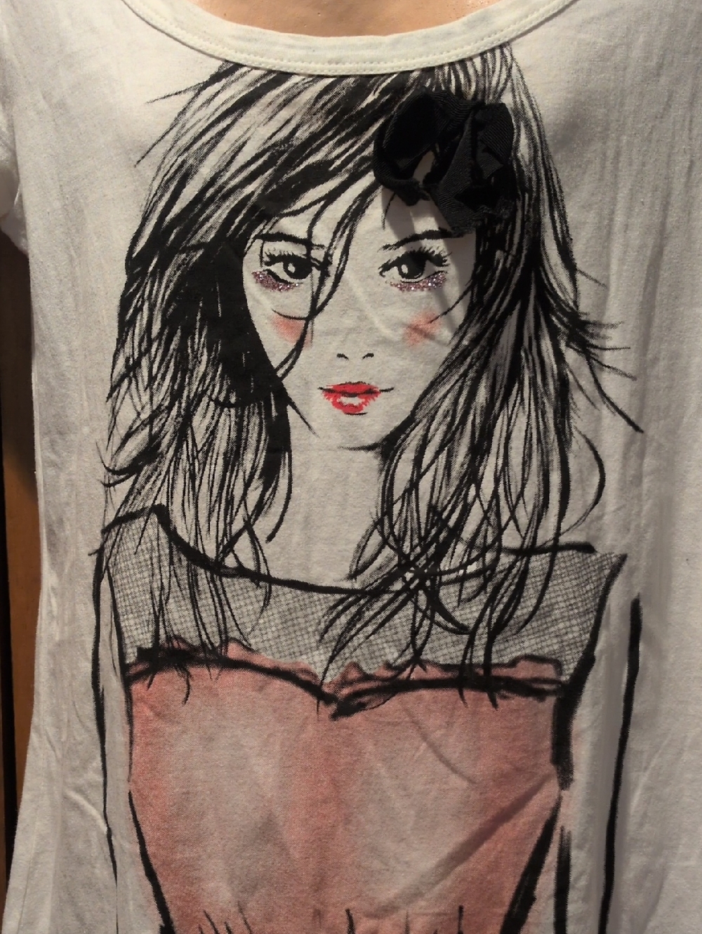 Bisou Bisou White T-shirt with Black And Pink Graphic And Bow Size XS New NWOT - Picture 2 of 4